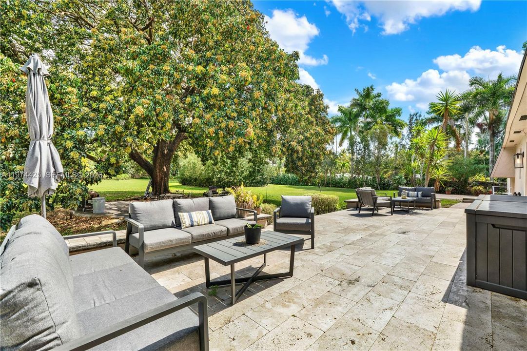 Recently Sold: $1,800,000 (4 beds, 3 baths, 3319 Square Feet)
