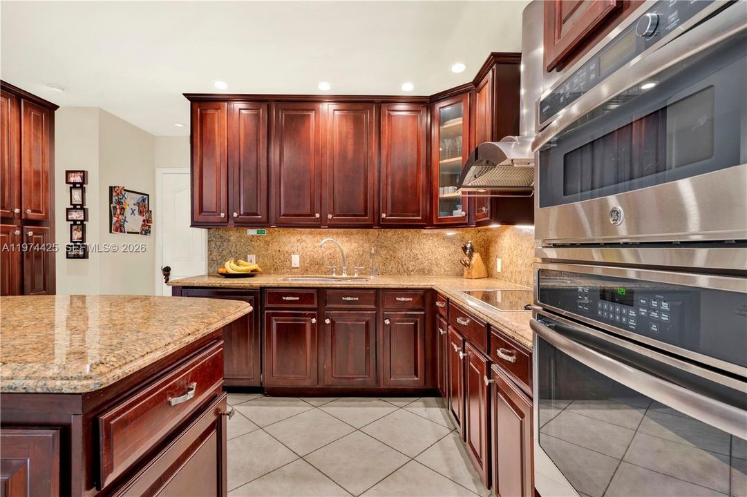 Recently Sold: $1,800,000 (4 beds, 3 baths, 3319 Square Feet)