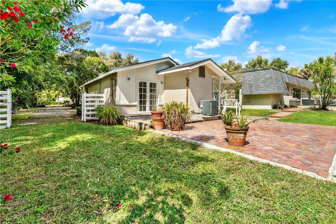 Recently Sold: $1,800,000 (4 beds, 3 baths, 3319 Square Feet)