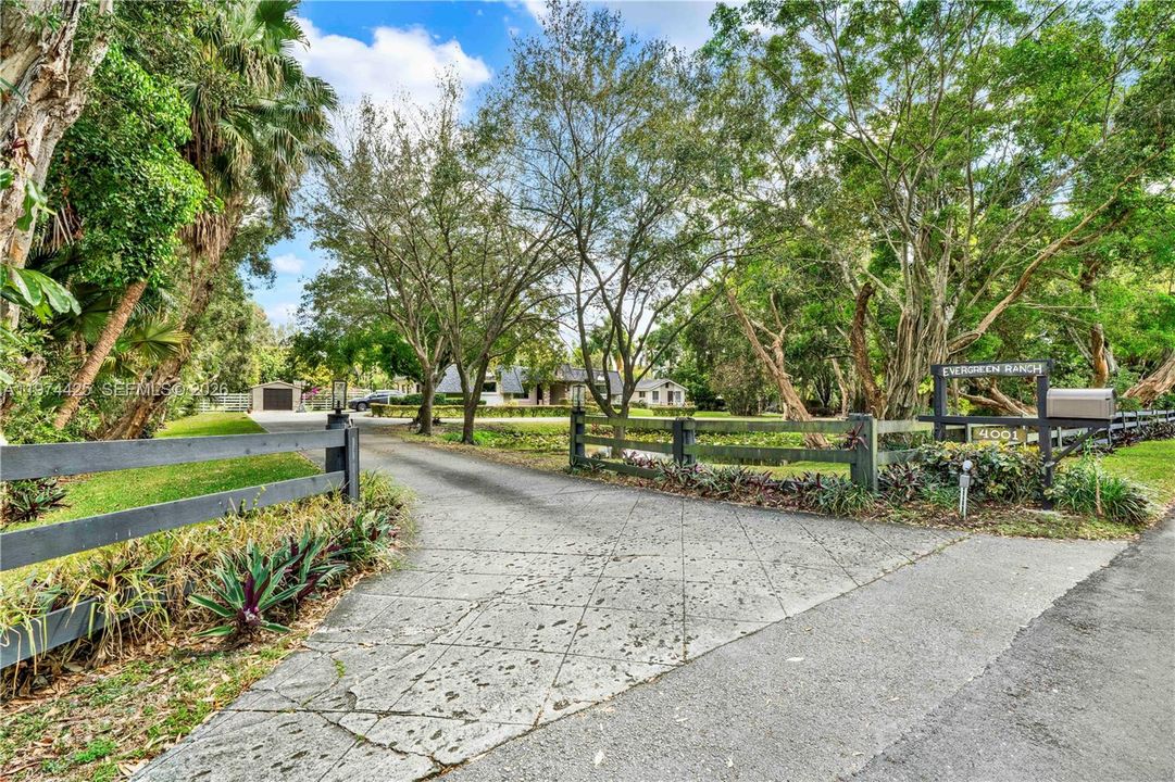 Recently Sold: $1,800,000 (4 beds, 3 baths, 3319 Square Feet)