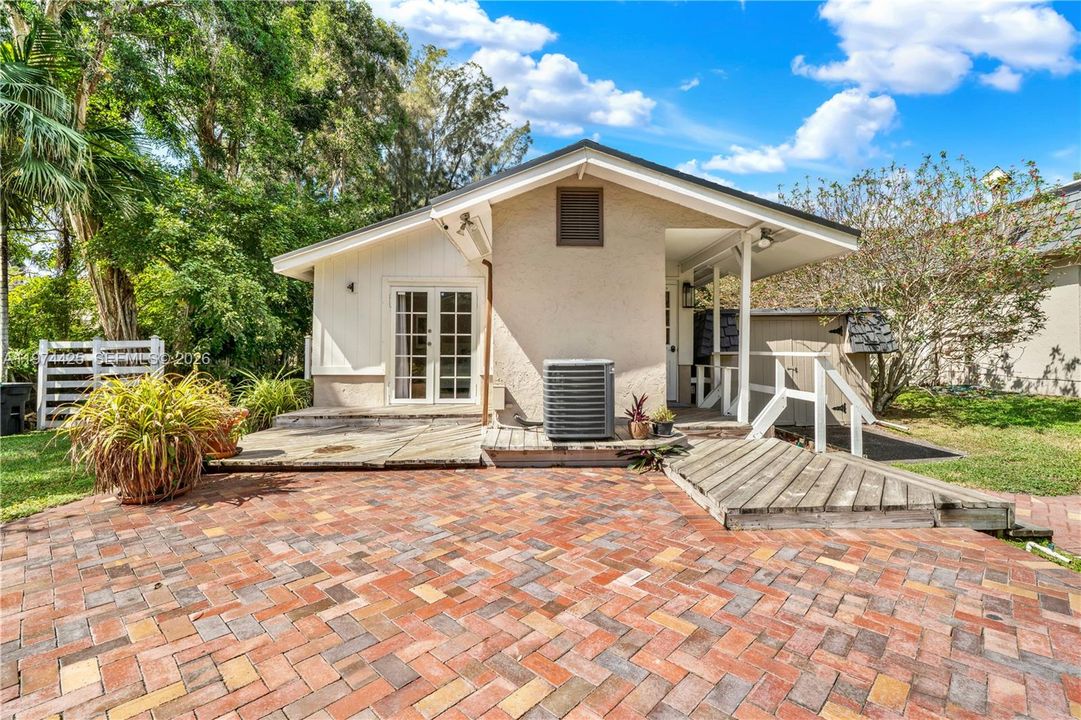 Recently Sold: $1,800,000 (4 beds, 3 baths, 3319 Square Feet)