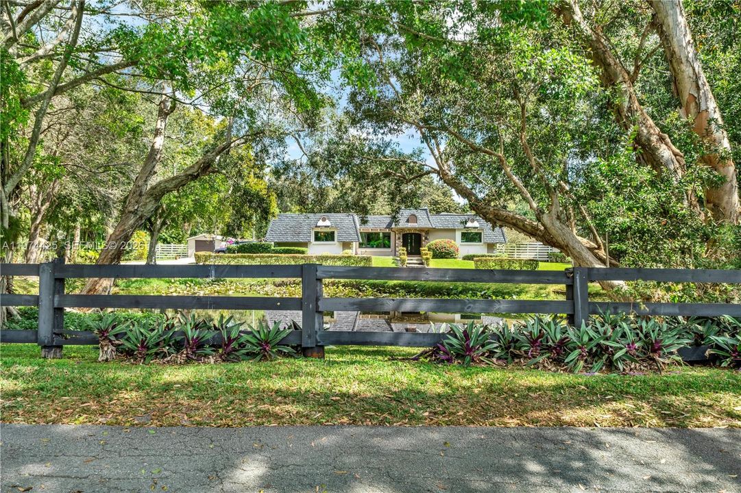 Recently Sold: $1,800,000 (4 beds, 3 baths, 3319 Square Feet)