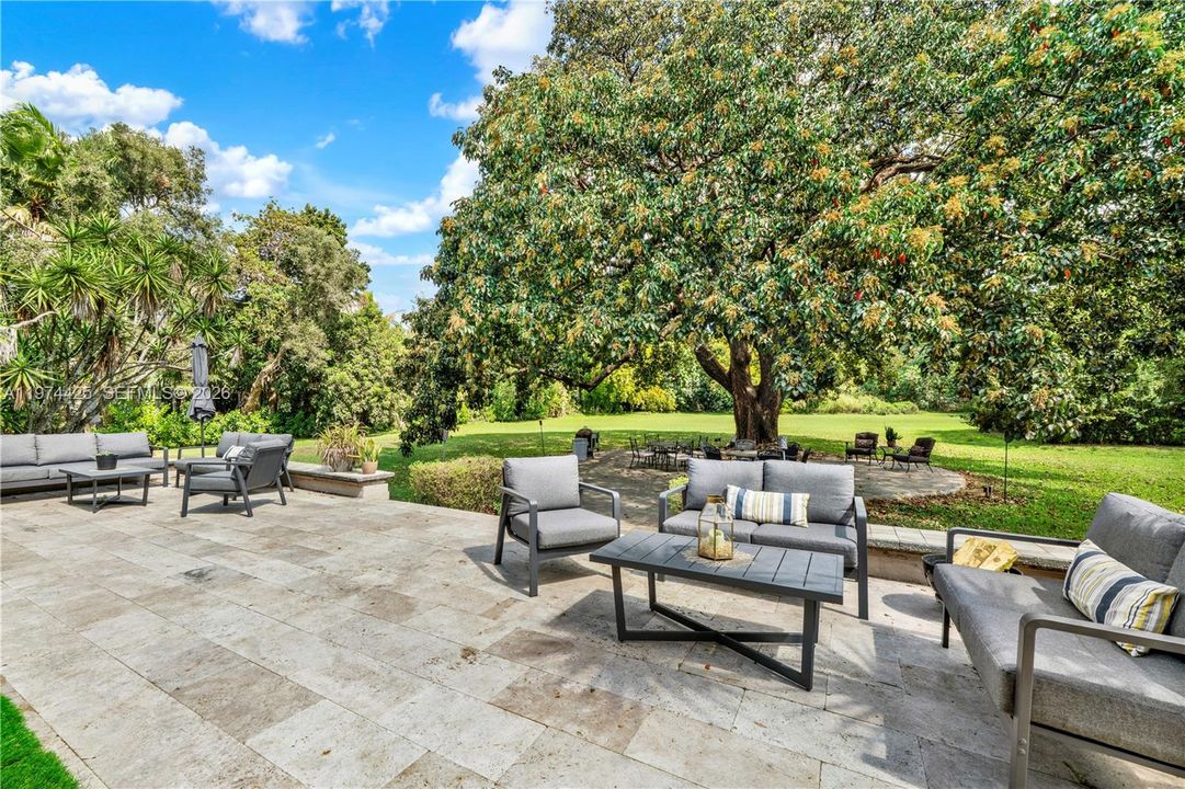 Recently Sold: $1,800,000 (4 beds, 3 baths, 3319 Square Feet)