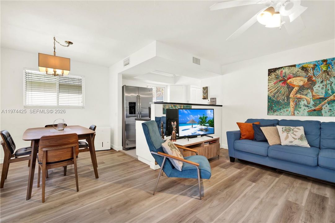 Recently Sold: $1,800,000 (4 beds, 3 baths, 3319 Square Feet)