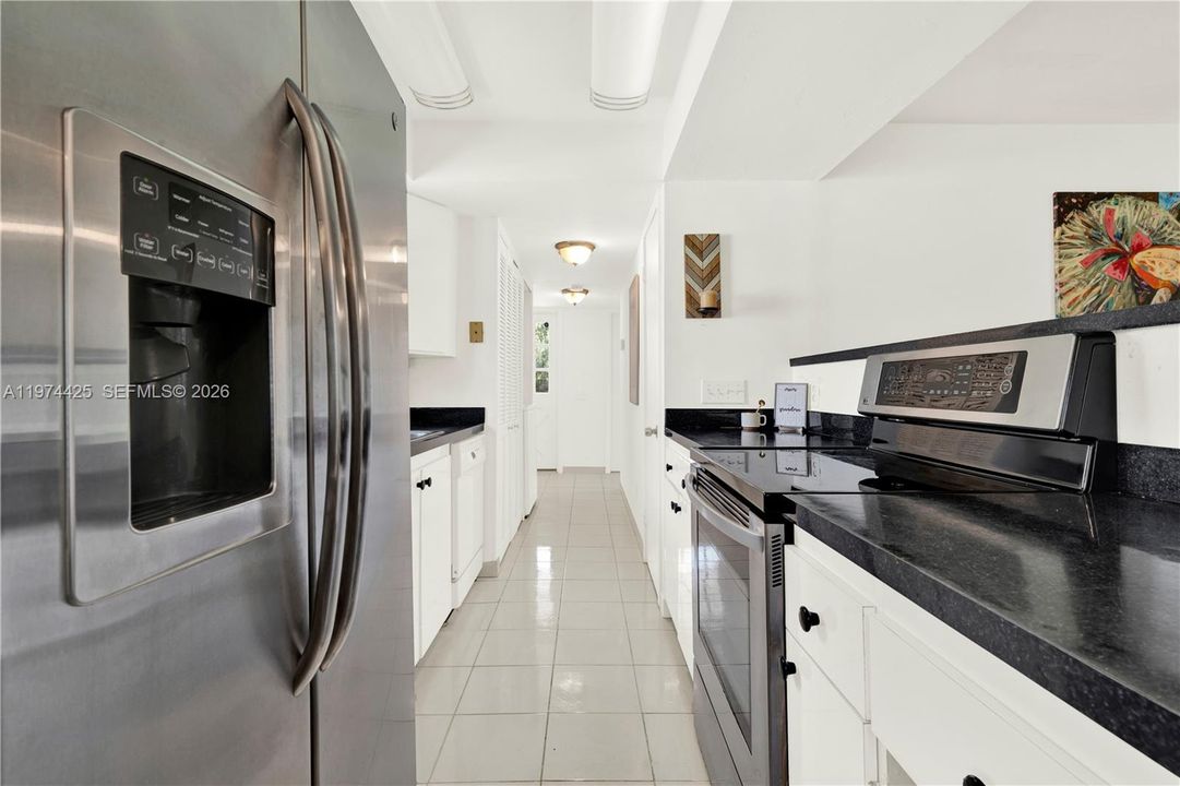 Recently Sold: $1,800,000 (4 beds, 3 baths, 3319 Square Feet)