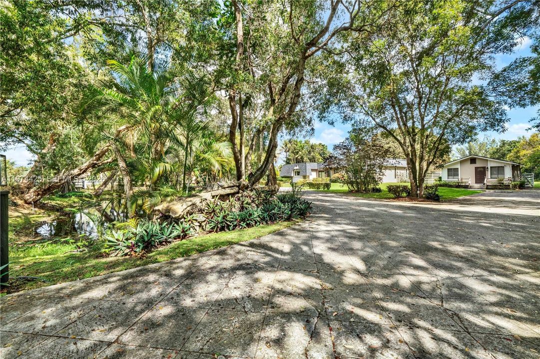 Recently Sold: $1,800,000 (4 beds, 3 baths, 3319 Square Feet)