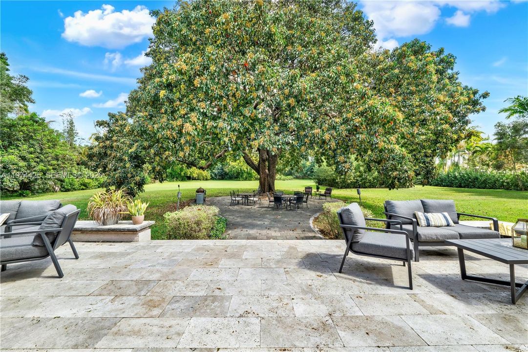 Recently Sold: $1,800,000 (4 beds, 3 baths, 3319 Square Feet)