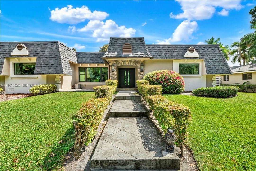 Recently Sold: $1,800,000 (4 beds, 3 baths, 3319 Square Feet)