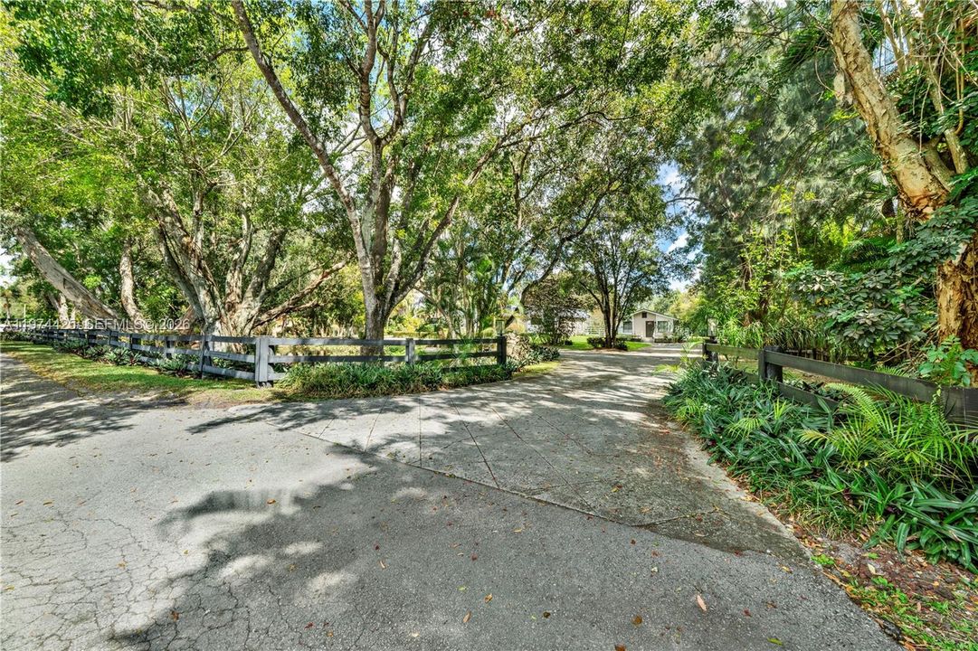 Recently Sold: $1,800,000 (4 beds, 3 baths, 3319 Square Feet)
