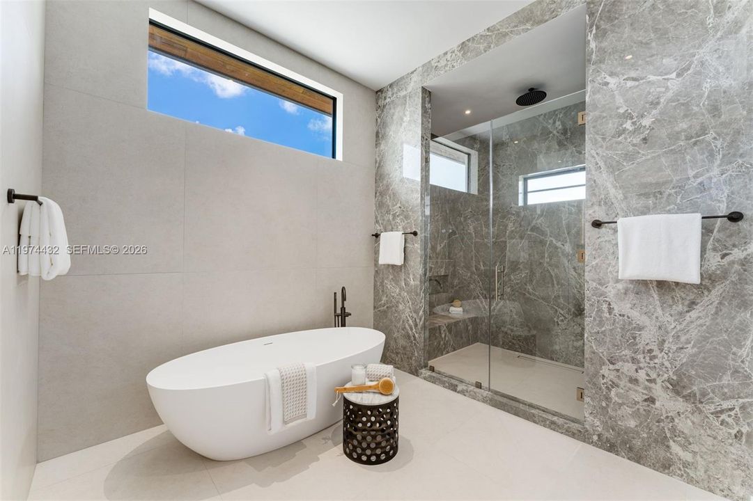 En Venta: $5,150,000 (6 camas, 6 baños, 4822 Pies cuadrados)