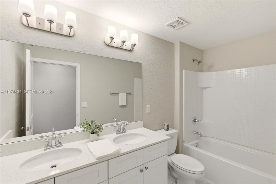 Activo con contrato: $309,000 (4 camas, 2 baños, 1860 Pies cuadrados)