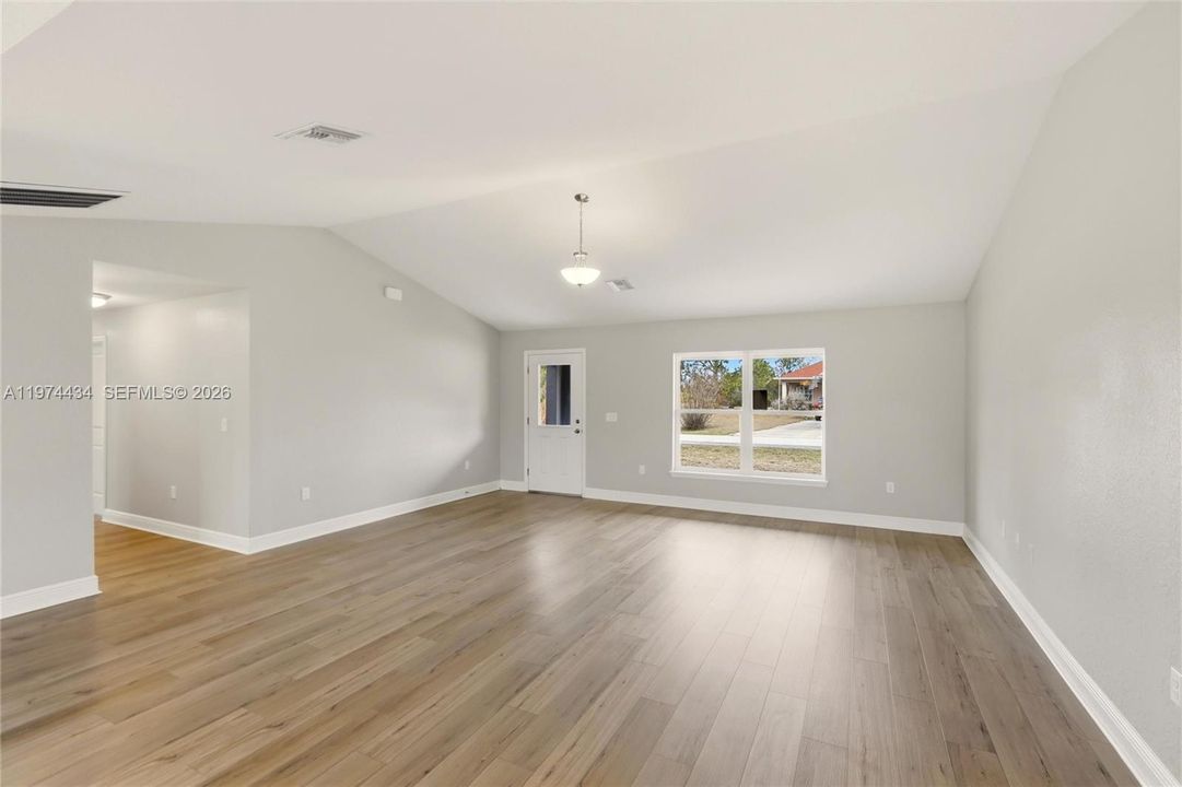 Activo con contrato: $309,000 (4 camas, 2 baños, 1860 Pies cuadrados)