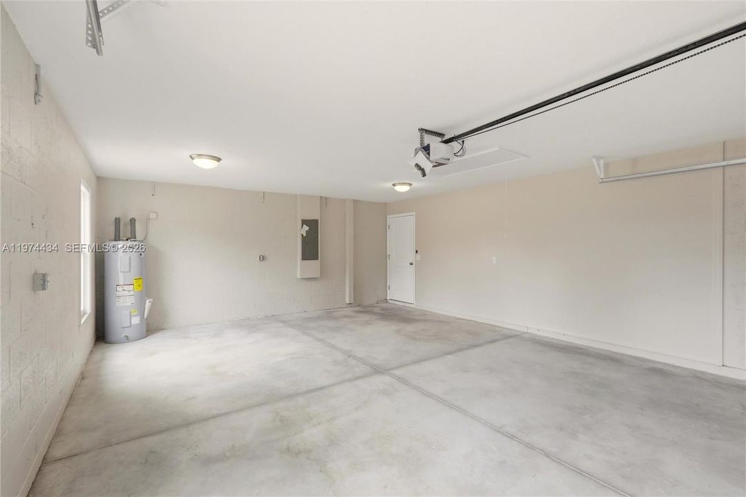 Activo con contrato: $309,000 (4 camas, 2 baños, 1860 Pies cuadrados)