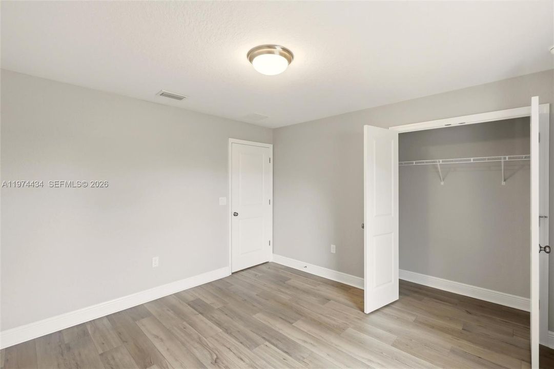 Activo con contrato: $309,000 (4 camas, 2 baños, 1860 Pies cuadrados)