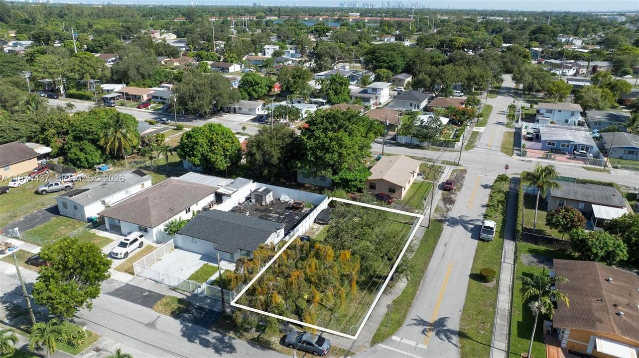 En Venta: $200,000 (0.11 acres)