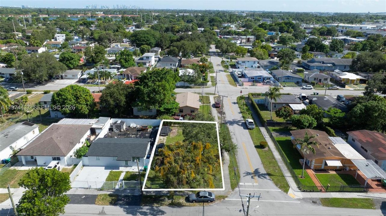 En Venta: $200,000 (0.11 acres)