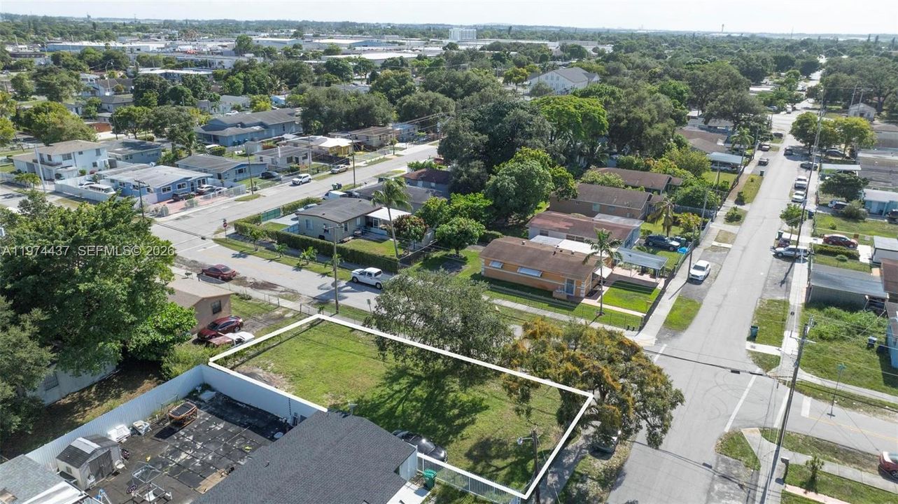 En Venta: $200,000 (0.11 acres)