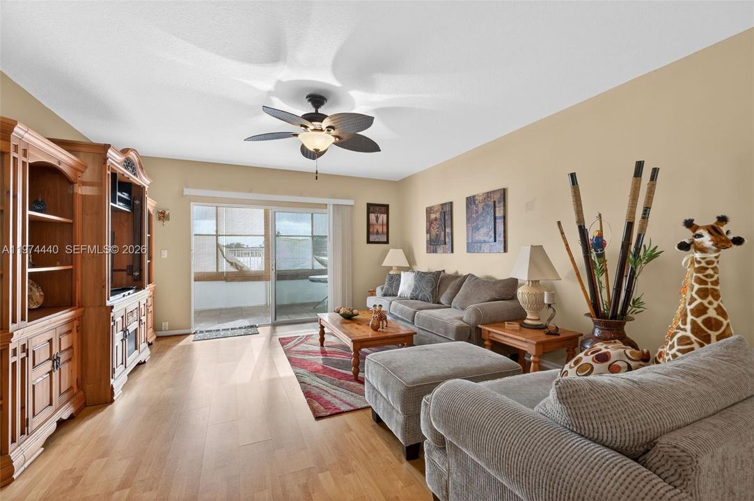 Active With Contract: $249,750 (3 beds, 2 baths, 1311 Square Feet)