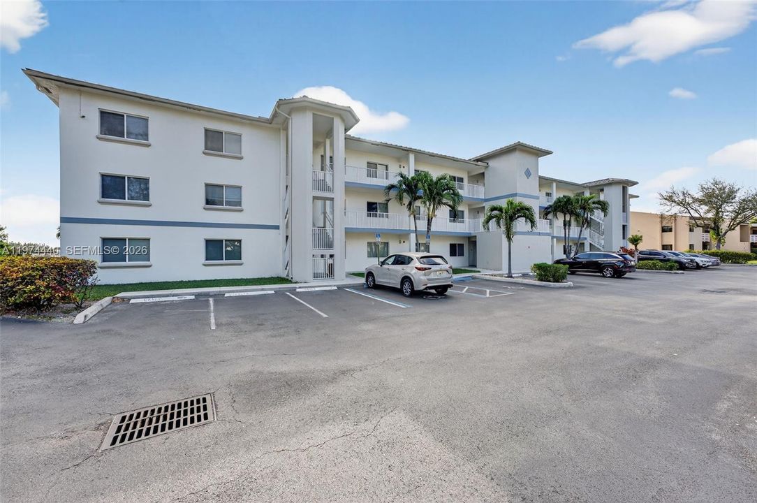 Active With Contract: $249,750 (3 beds, 2 baths, 1311 Square Feet)