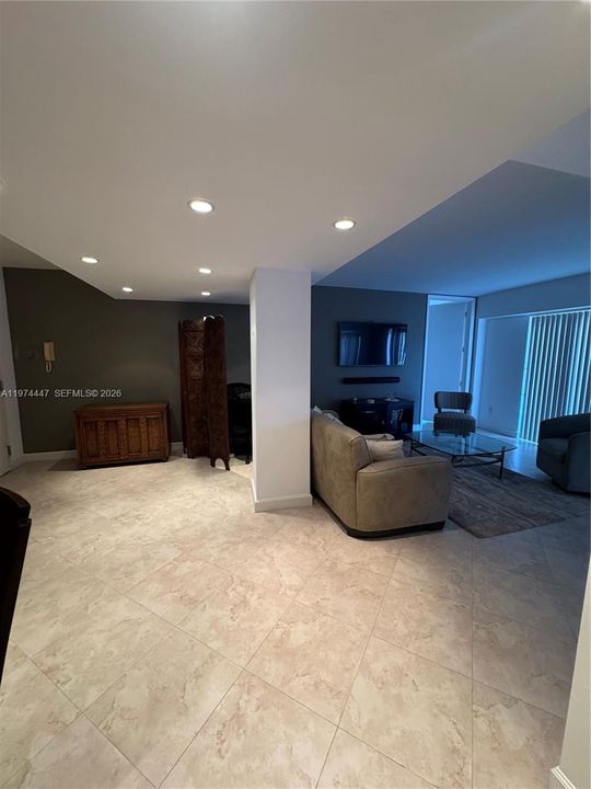 Active With Contract: $4,200 (2 beds, 2 baths, 1123 Square Feet)