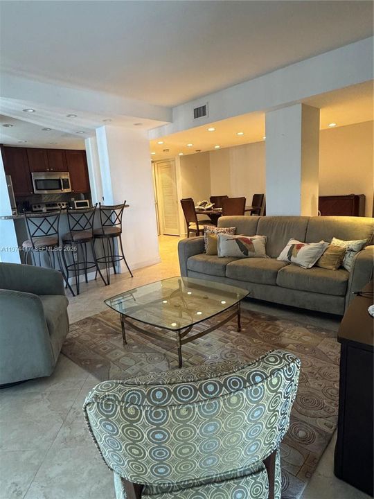 Active With Contract: $4,200 (2 beds, 2 baths, 1123 Square Feet)