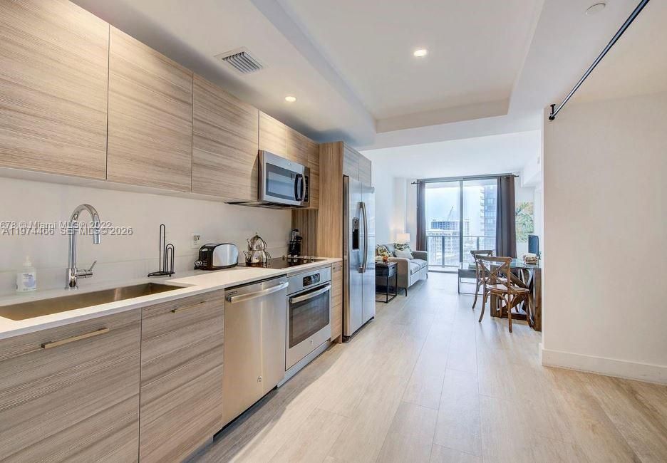 For Sale: $519,000 (1 beds, 1 baths, 673 Square Feet)