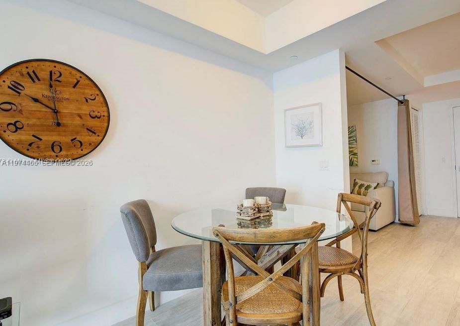 For Sale: $519,000 (1 beds, 1 baths, 673 Square Feet)