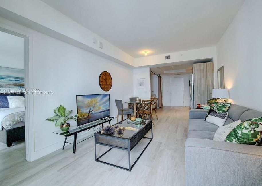 For Sale: $519,000 (1 beds, 1 baths, 673 Square Feet)