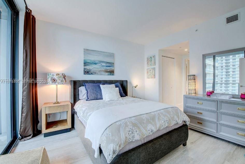For Sale: $519,000 (1 beds, 1 baths, 673 Square Feet)