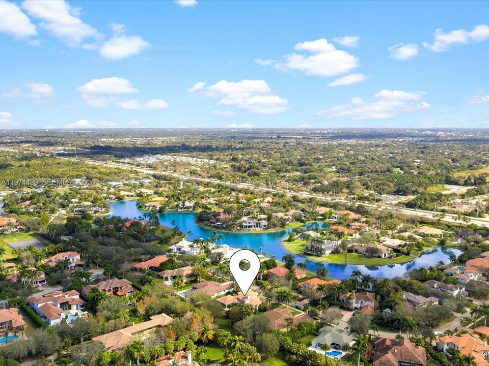 Activo con contrato: $2,950,000 (5 camas, 6 baños, 5071 Pies cuadrados)