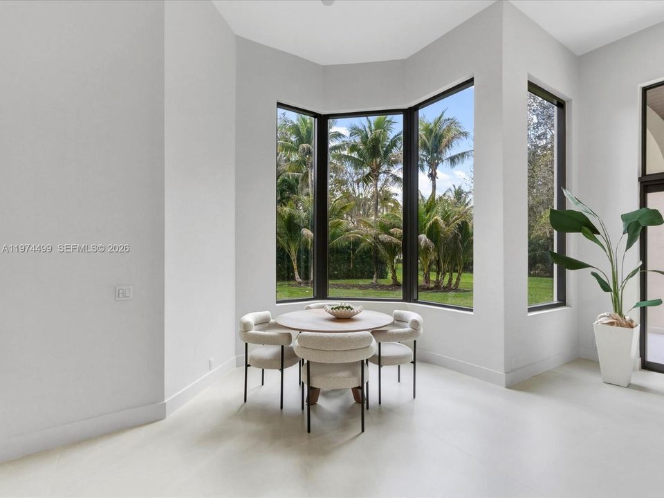 Activo con contrato: $2,950,000 (5 camas, 6 baños, 5071 Pies cuadrados)