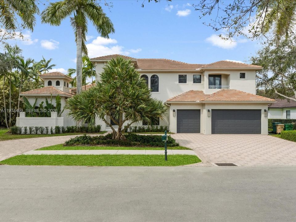 Activo con contrato: $2,950,000 (5 camas, 6 baños, 5071 Pies cuadrados)