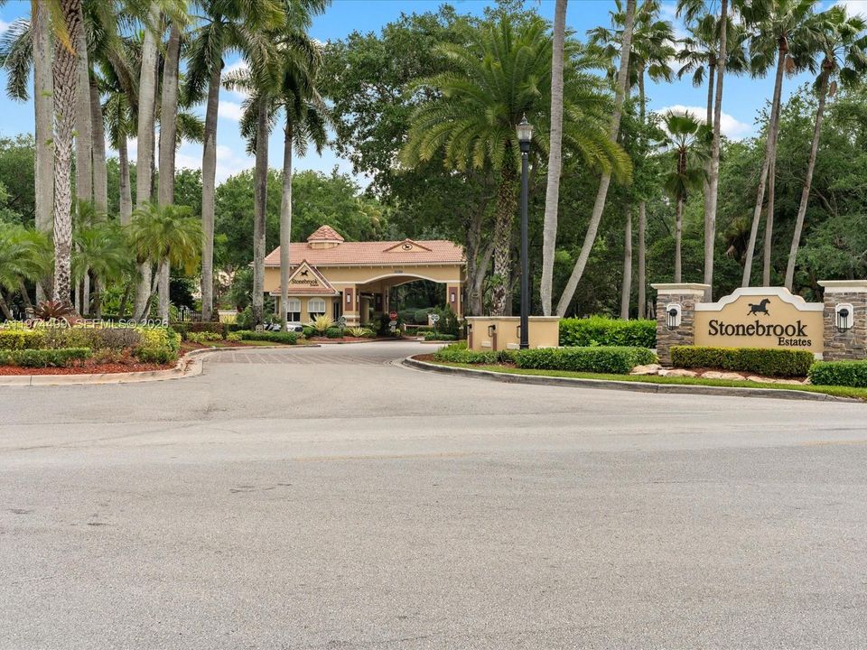 Activo con contrato: $2,950,000 (5 camas, 6 baños, 5071 Pies cuadrados)
