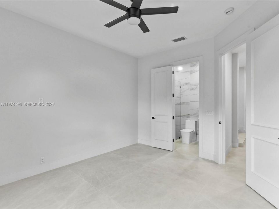 Activo con contrato: $2,950,000 (5 camas, 6 baños, 5071 Pies cuadrados)