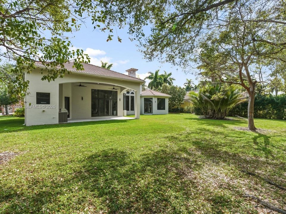 Activo con contrato: $2,950,000 (5 camas, 6 baños, 5071 Pies cuadrados)