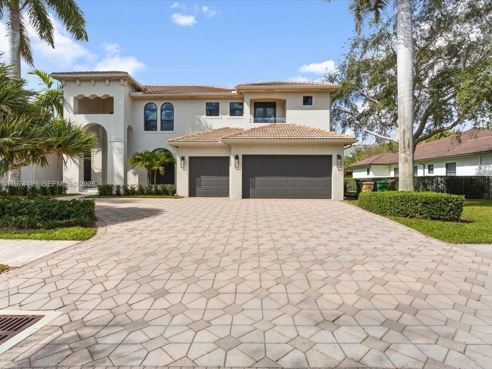 Activo con contrato: $2,950,000 (5 camas, 6 baños, 5071 Pies cuadrados)