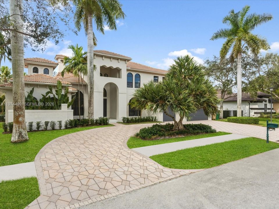 Activo con contrato: $2,950,000 (5 camas, 6 baños, 5071 Pies cuadrados)