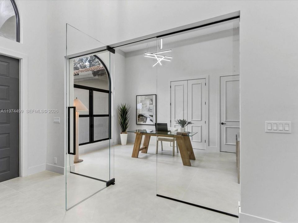 Activo con contrato: $2,950,000 (5 camas, 6 baños, 5071 Pies cuadrados)