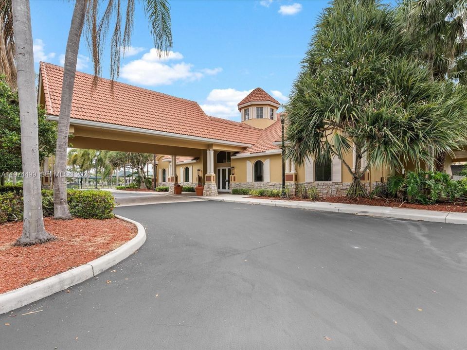 Activo con contrato: $2,950,000 (5 camas, 6 baños, 5071 Pies cuadrados)