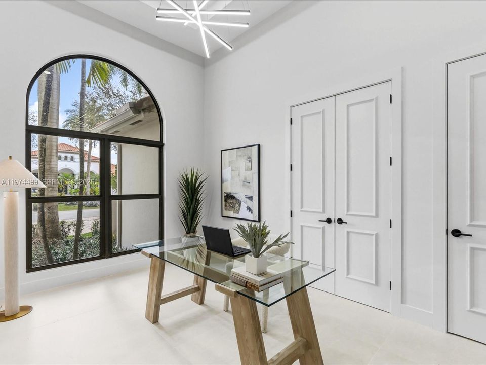 Activo con contrato: $2,950,000 (5 camas, 6 baños, 5071 Pies cuadrados)