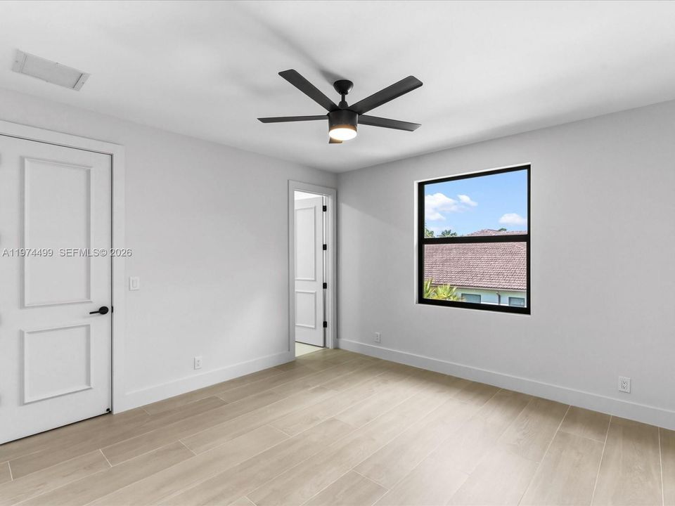 Activo con contrato: $2,950,000 (5 camas, 6 baños, 5071 Pies cuadrados)