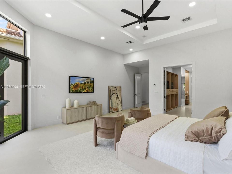 Activo con contrato: $2,950,000 (5 camas, 6 baños, 5071 Pies cuadrados)