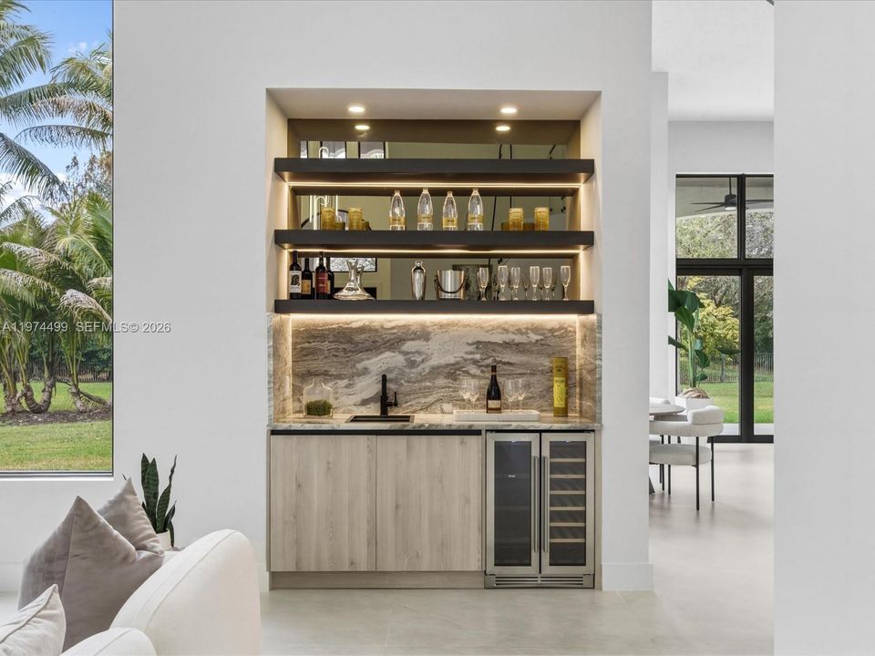 Activo con contrato: $2,950,000 (5 camas, 6 baños, 5071 Pies cuadrados)