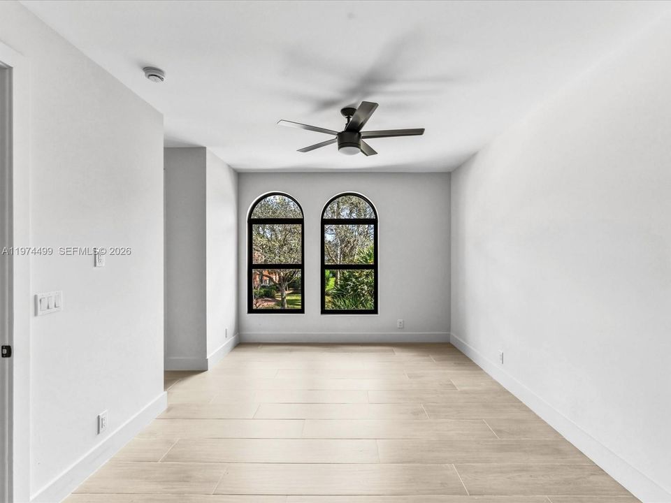 Activo con contrato: $2,950,000 (5 camas, 6 baños, 5071 Pies cuadrados)