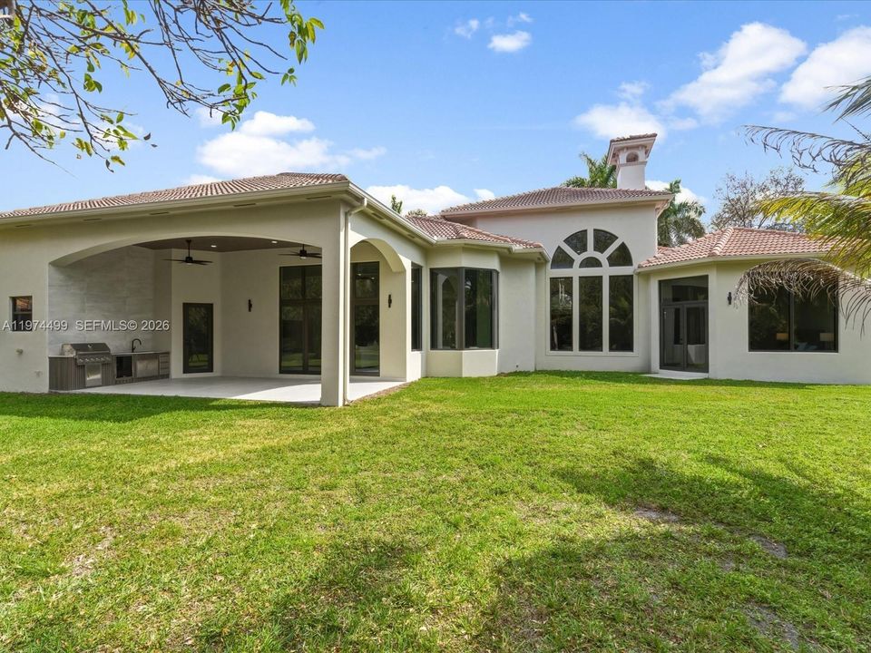 Activo con contrato: $2,950,000 (5 camas, 6 baños, 5071 Pies cuadrados)