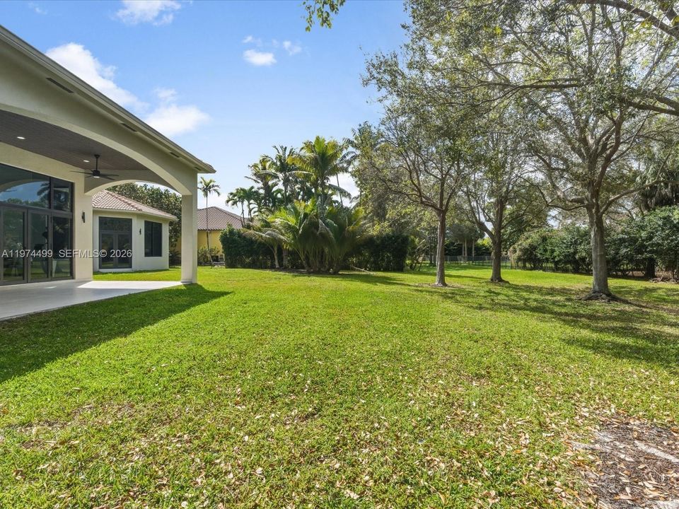 Activo con contrato: $2,950,000 (5 camas, 6 baños, 5071 Pies cuadrados)
