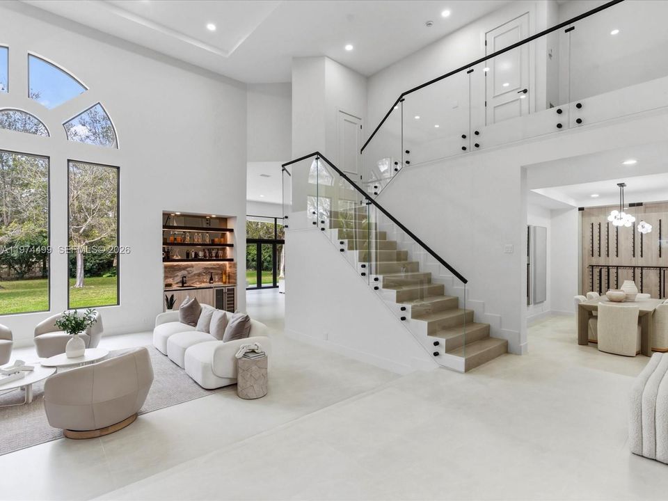 Activo con contrato: $2,950,000 (5 camas, 6 baños, 5071 Pies cuadrados)