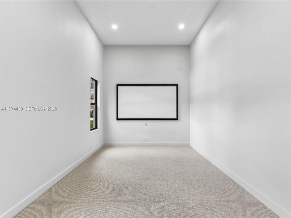 Activo con contrato: $2,950,000 (5 camas, 6 baños, 5071 Pies cuadrados)