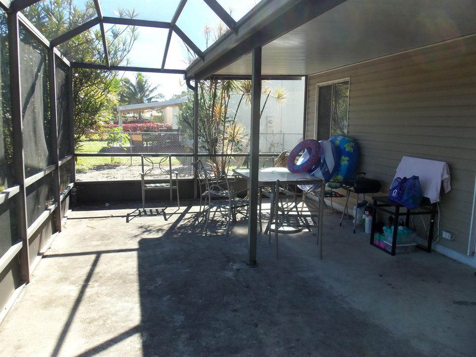 Screen patio