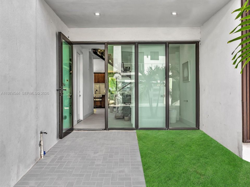 For Sale: $1,100,000 (3 beds, 2 baths, 2060 Square Feet)